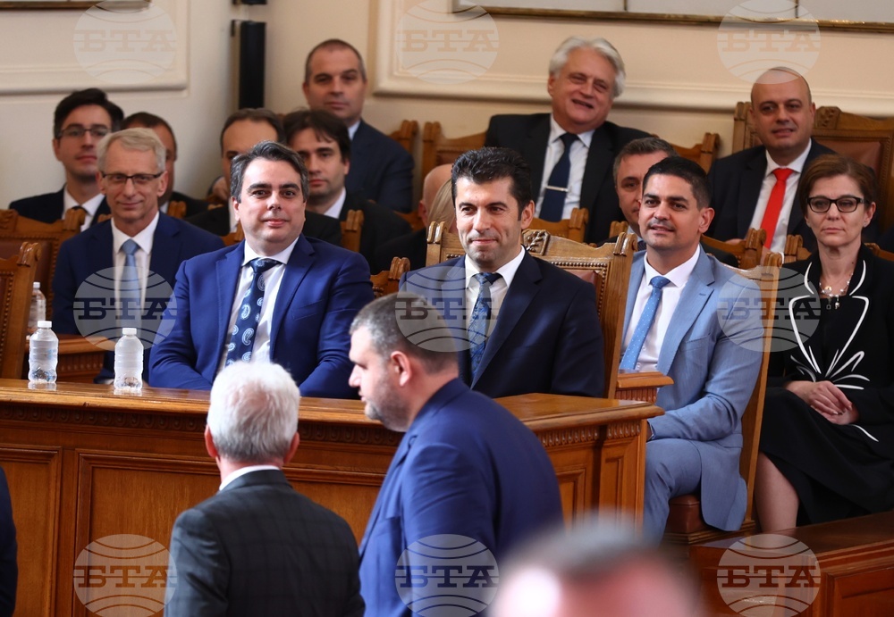 Парламент - извънредно заседание - вот на недоверие