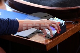 Парламент - извънредно заседание - вот на недоверие