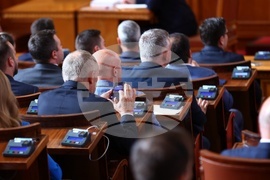 Парламент - извънредно заседание - вот на недоверие