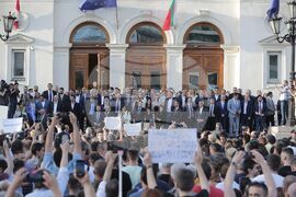 Правителство - подкрепа - демонстрация