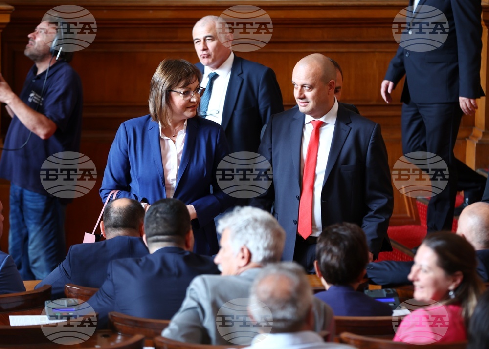 Парламент - извънредно заседание - вот на недоверие