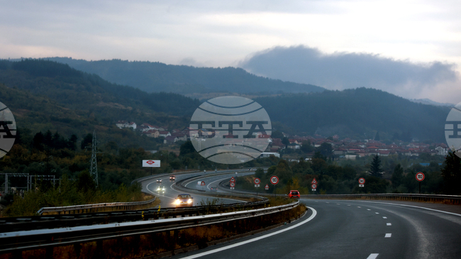 Полицаи спряха на автомагистрала "Струма" 39-годишен водач, шофирал с 5,95 промила алкохол