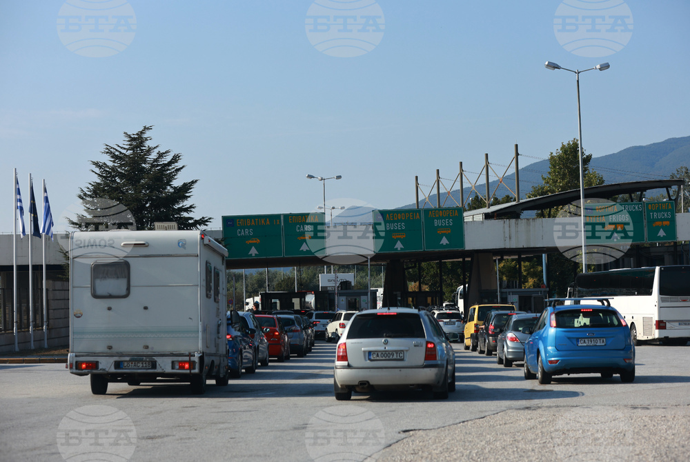Politicians in Sofia Hail Decision to Lift Schengen Land Border Checks for Bulgaria, Some See a Downside