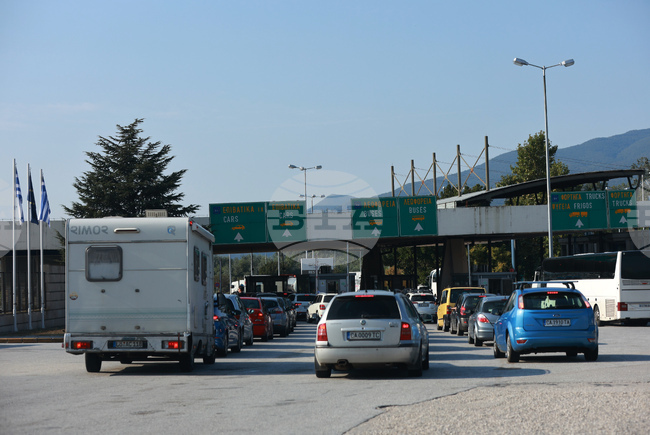 Politicians in Sofia Hail Decision to Lift Schengen Land Border Checks for Bulgaria, Some See a Downside