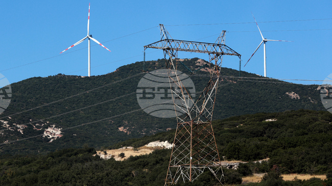 Близо половината от електроенергията в ЕС е била от възобновяеми източници през 2025 г., в България делът на ВЕИ е около една трета