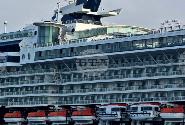 Израелци се завръщат от Кипър в родината си с круизен кораб и самолети