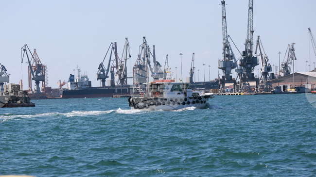 Над 270 кг кокаин бяха конфискувани на пристанището в Солун, арестувани са трима души, включително българин