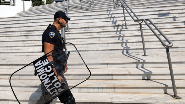 Гръцките власти са задържали мъж, превозвал 11 нелегални мигранти в автомобила си, близо до гръцко-турската граница