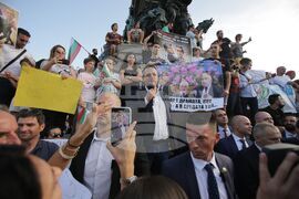 Правителство - подкрепа - демонстрация