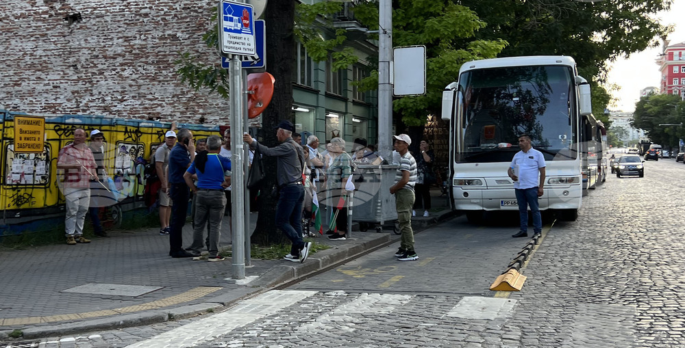 Протестиращи - автобуси