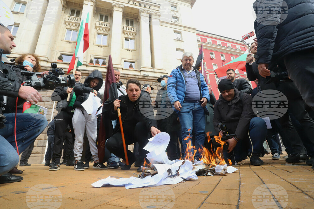 Protest, Car Procession over Rising Cost of Living Held in Sofia