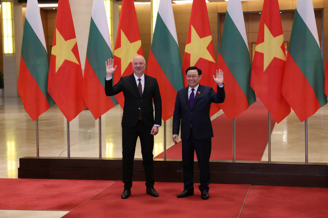 Ролята на парламентите за разширяване на икономическото и секторното сътрудничество обсъдиха на среща председателите на законодателните институции на България и Виетнам