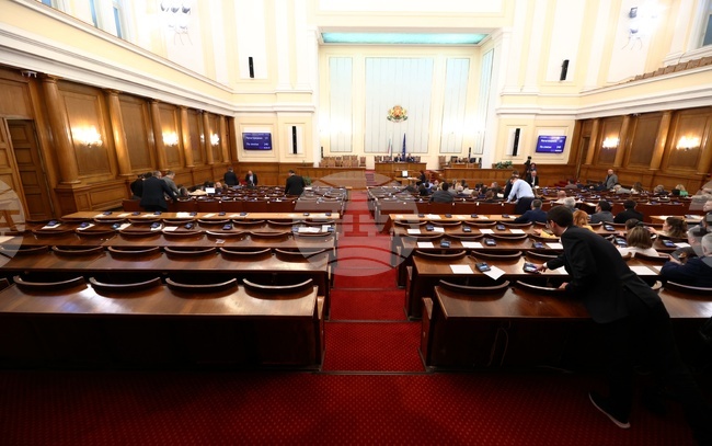 Парламент - липса на кворум