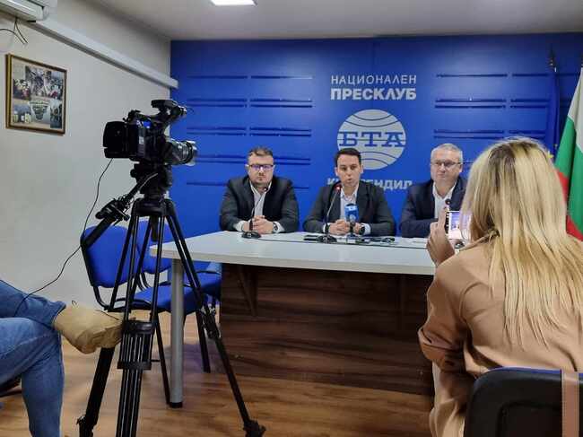 Пресконференция на народния представител Георги Стамов, заместник-кмета Кристиян Иванчов и общинския съветник Любомир Терзийски