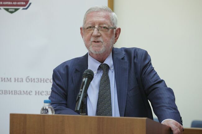 Вярвах на съдбата, която ме постави в началото на раждането на Висшето училище по застраховане и финанси, каза президентът и ректор емеритус на университета доц. д-р Григорий Вазов