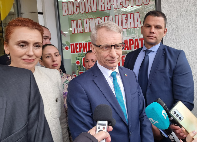 Промените в Конституцията се правят в полза на българските граждани и на българската държавност, заяви в Монтана премиерът акад. Николай Денков