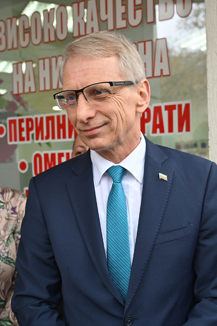 Премиерът Николай Денков разгледа болница в Монтана и заяви подкрепа за родителите по-лесно да отглеждат децата си