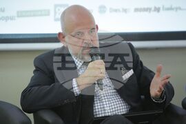 Висше училище по застраховане и финанси - конференция