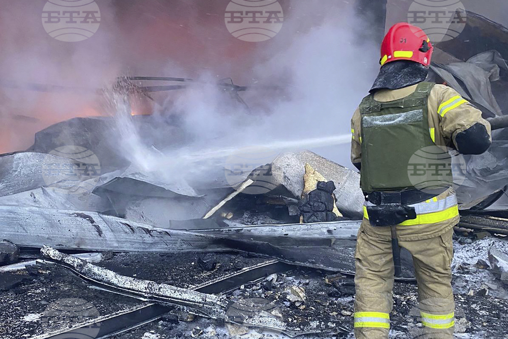 Руските сили атакуваха през тази нощ Кривой Рог, на няколко места има попадения, избухнаха пожари