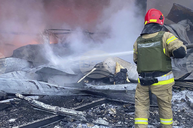 Руските сили атакуваха през тази нощ Кривой Рог, на няколко места има попадения, избухнаха пожари