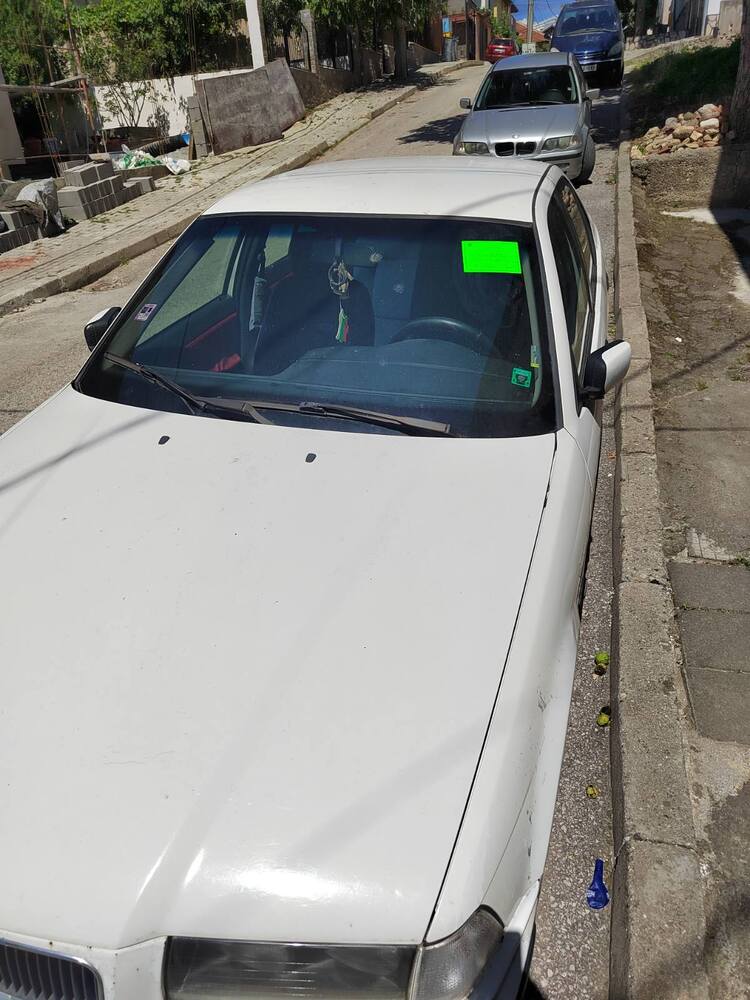 Община Благоевград с акция за премахване на изоставени автомобили от обществени места