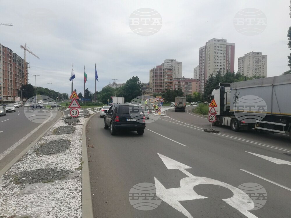 Има пропадане на пътя при входа на Бургас