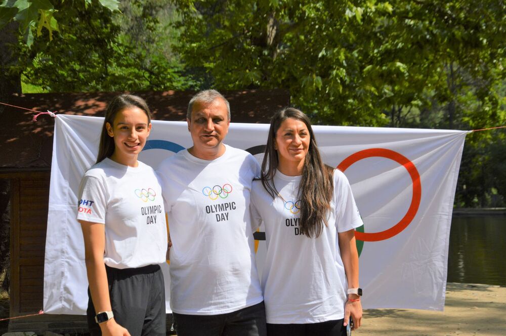 Кметът Илко Стоянов и олимпийските шампионки Евелина Николова и Мадлен Радуканова  се включиха във факелно бягане по повод Международния олимпийски ден