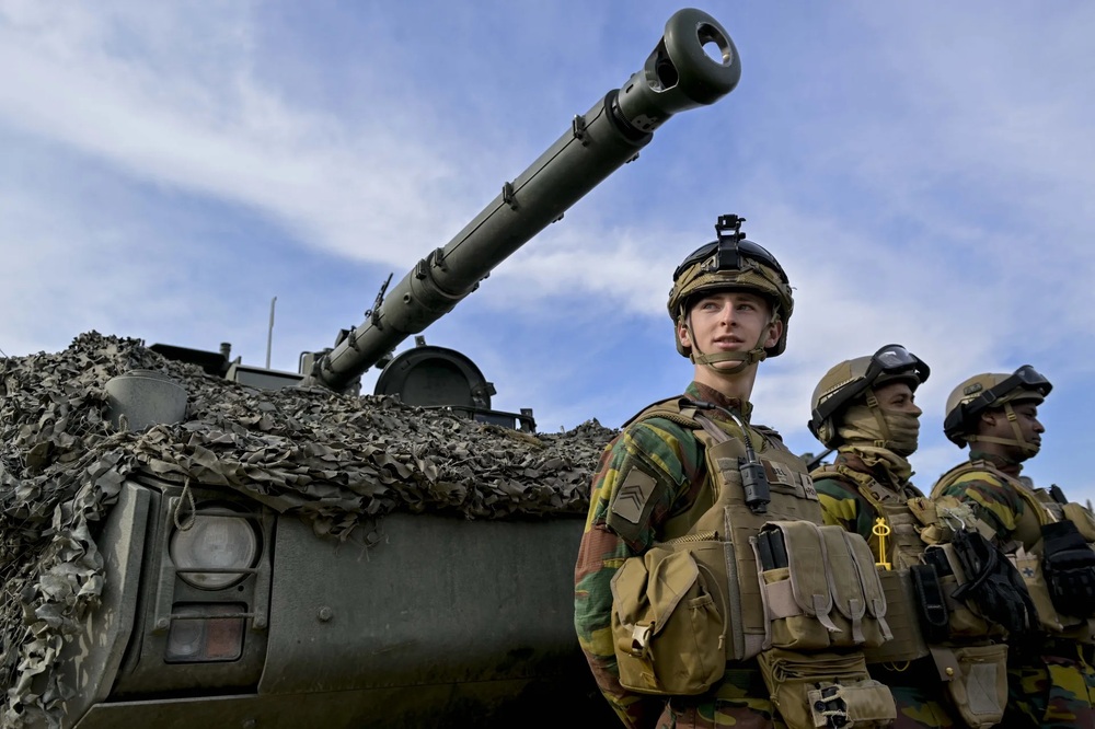 Белгия изпрати писма до 149 000 младежи с покана доброволно да постъпят във войската