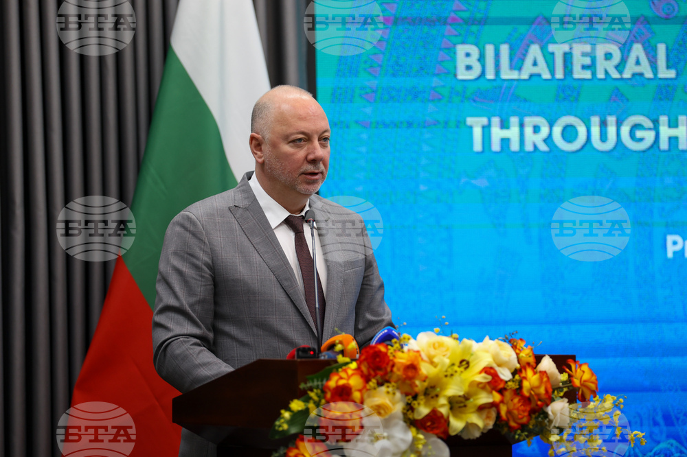 National Assembly Chair Zhelyazkov Delivers Lecture to Students in Hanoi