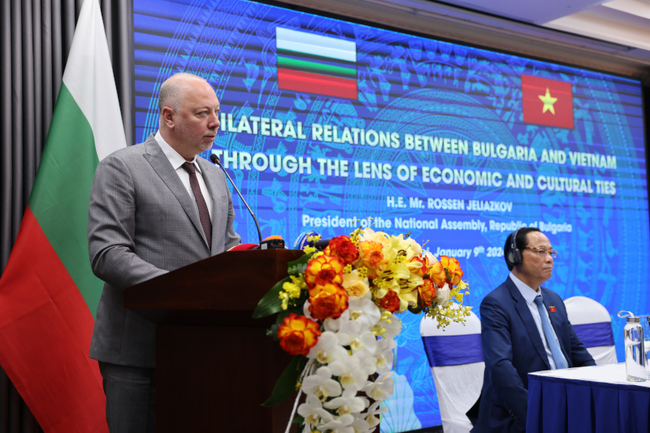 Председателят на Народното събрание Росен Желязков пред студенти в Ханой: В днешния глобален свят България и Виетнам стоят все по-близо един до друг