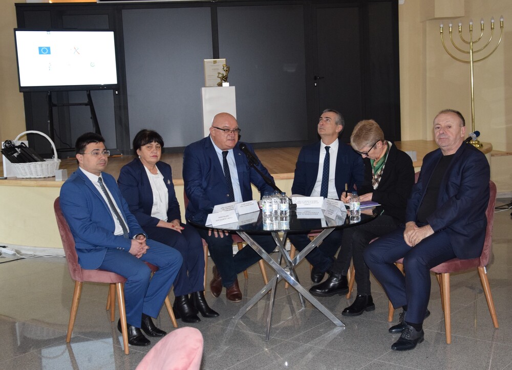 Областният управител на Видин инспектира състоянието на спортните бази с министъра на младежта и спорта 