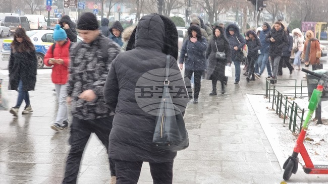 Според 46 процента от румънците решението за касиране на президентските избори е неоправдано действие, подкопаващо демокрацията