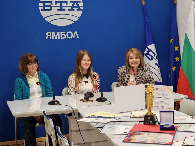 Златната медалистка от международната олимпиада по математика в Малайзия Божидара Амуджиева от Ямбол за пътя към успеха