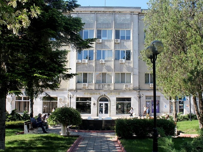 Цените за таксиметров превоз ще обсъди на заседанието си днес Общинският съвет в Айтос