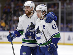 Canucks Islanders Hockey
