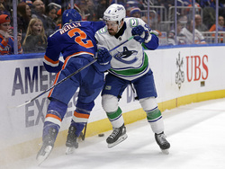 Canucks Islanders Hockey