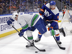 Canucks Islanders Hockey