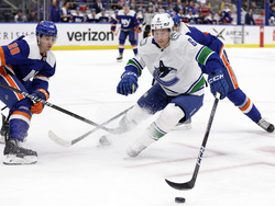 Canucks Islanders Hockey