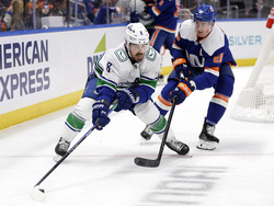 Canucks Islanders Hockey