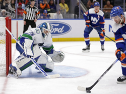 Canucks Islanders Hockey