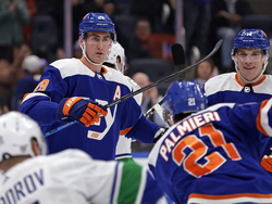 Canucks Islanders Hockey
