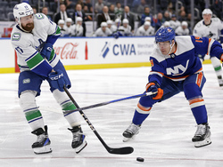 Canucks Islanders Hockey