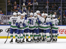 Canucks Islanders Hockey
