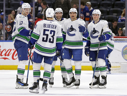 Canucks Islanders Hockey
