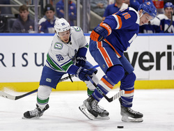 Canucks Islanders Hockey