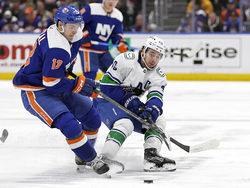 Canucks Islanders Hockey
