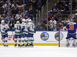 Canucks Islanders Hockey