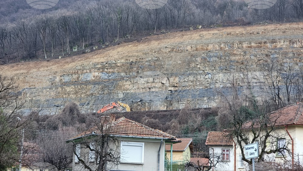 Две са свлачищата на територията на община Мездра, за които са пуснати обществени поръчки от АПИ