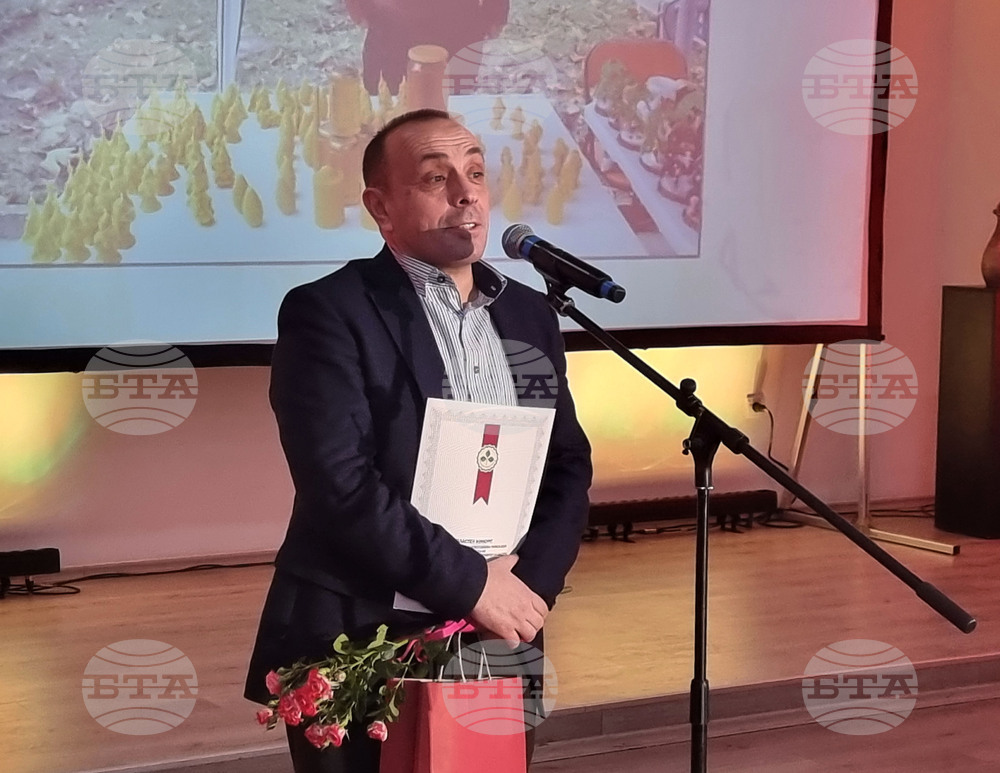 Плевен - конкурс за коледна украса - награждаване