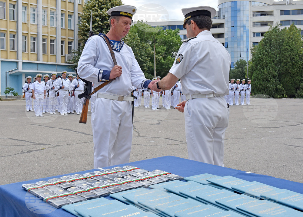 Първо звание получиха 62 кадети от Старшинския колеж във Варна
